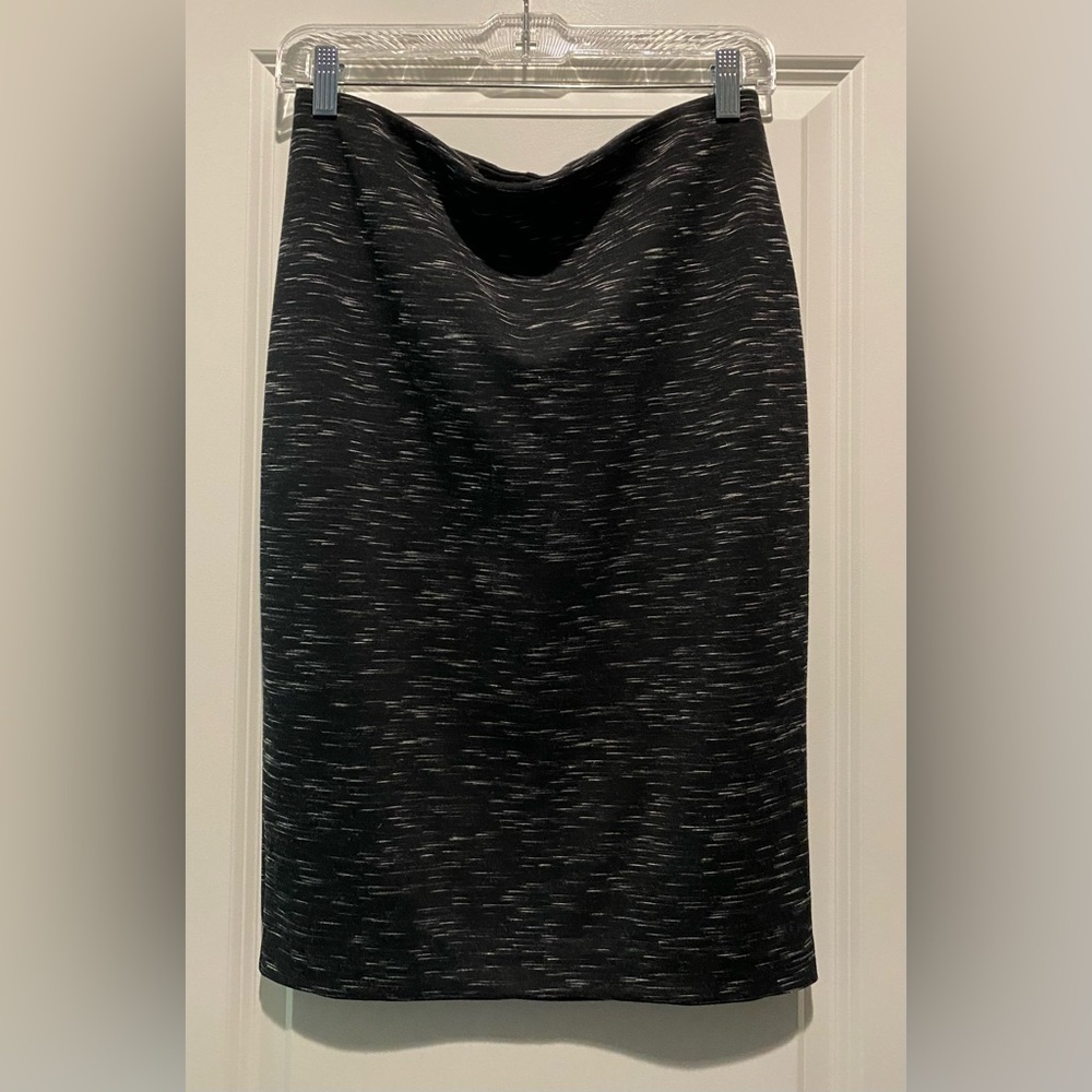 Women’s Target Mossimo brand pencil skirt. Black and gray. Size S. Like new.